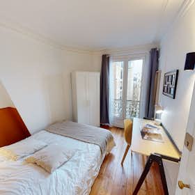 Private room for rent for €856 per month in Paris, Rue des Cloys