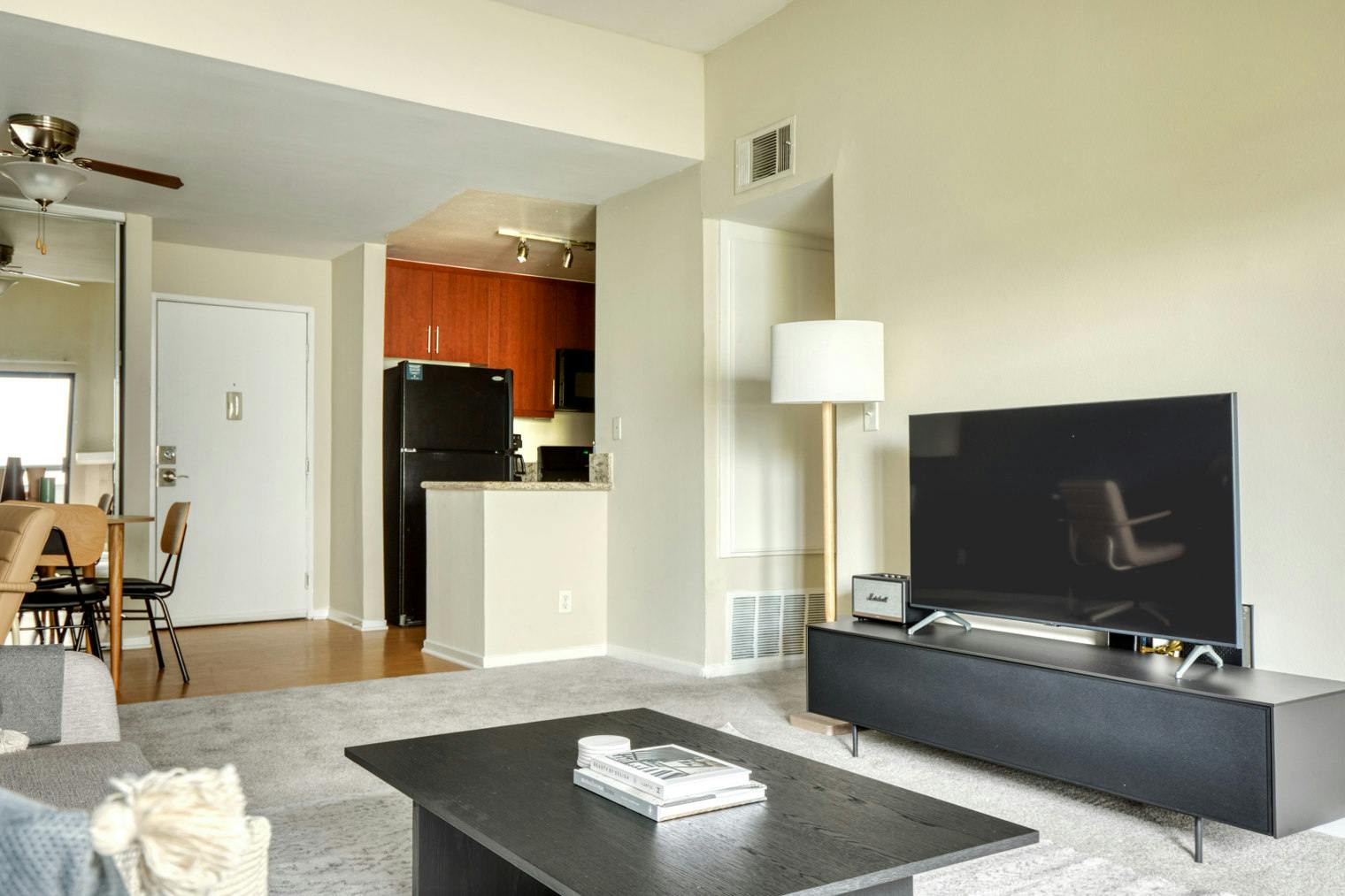 Apartment Burbank, 2 beds — photo 3