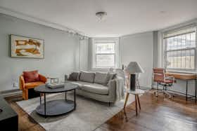 Appartamento in affitto a $5,249 al mese a Brookline, Carlton St