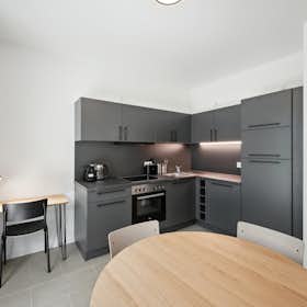 Apartment for rent for €1,350 per month in Berlin, Schmidstraße