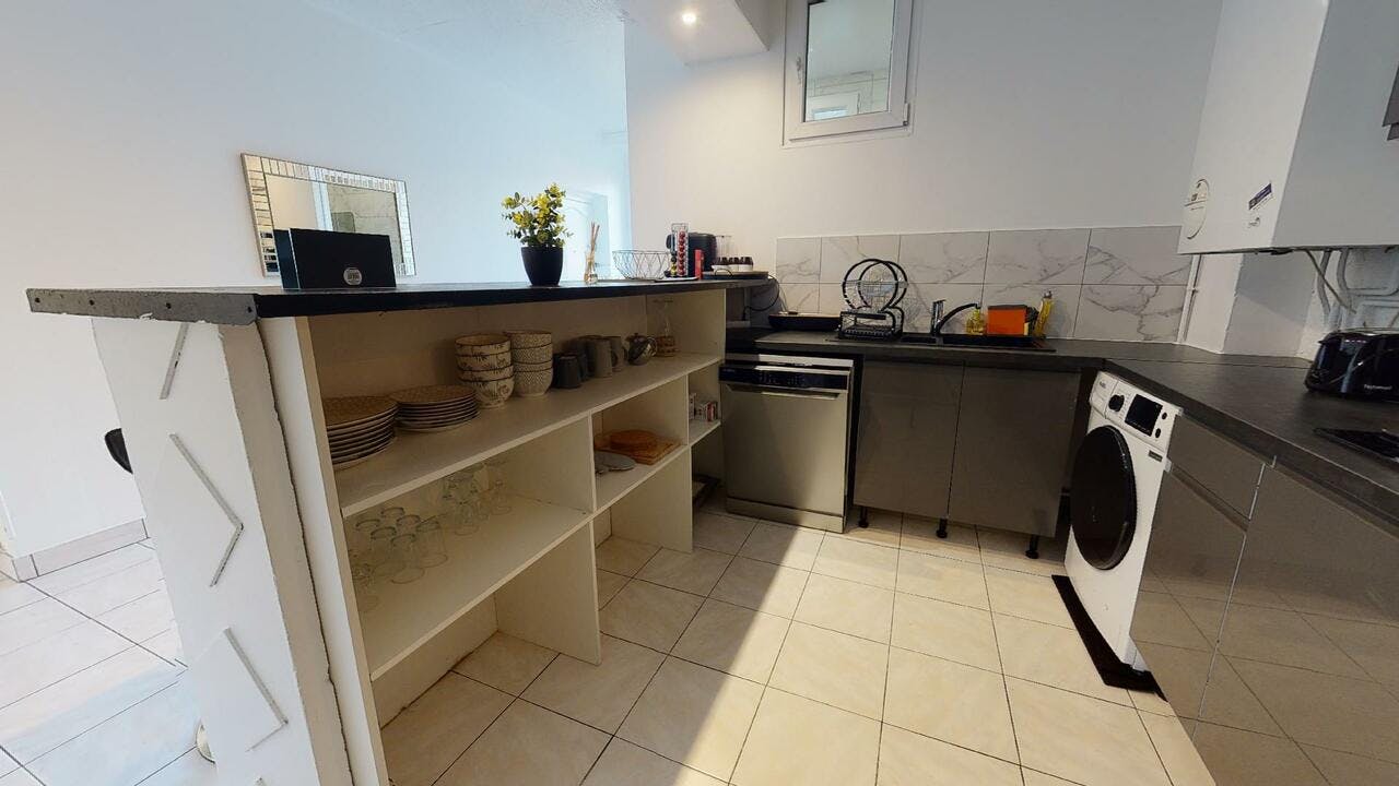 Private room for rent on Rue Claude Deverchère, Saint-Étienne - Vista 6
