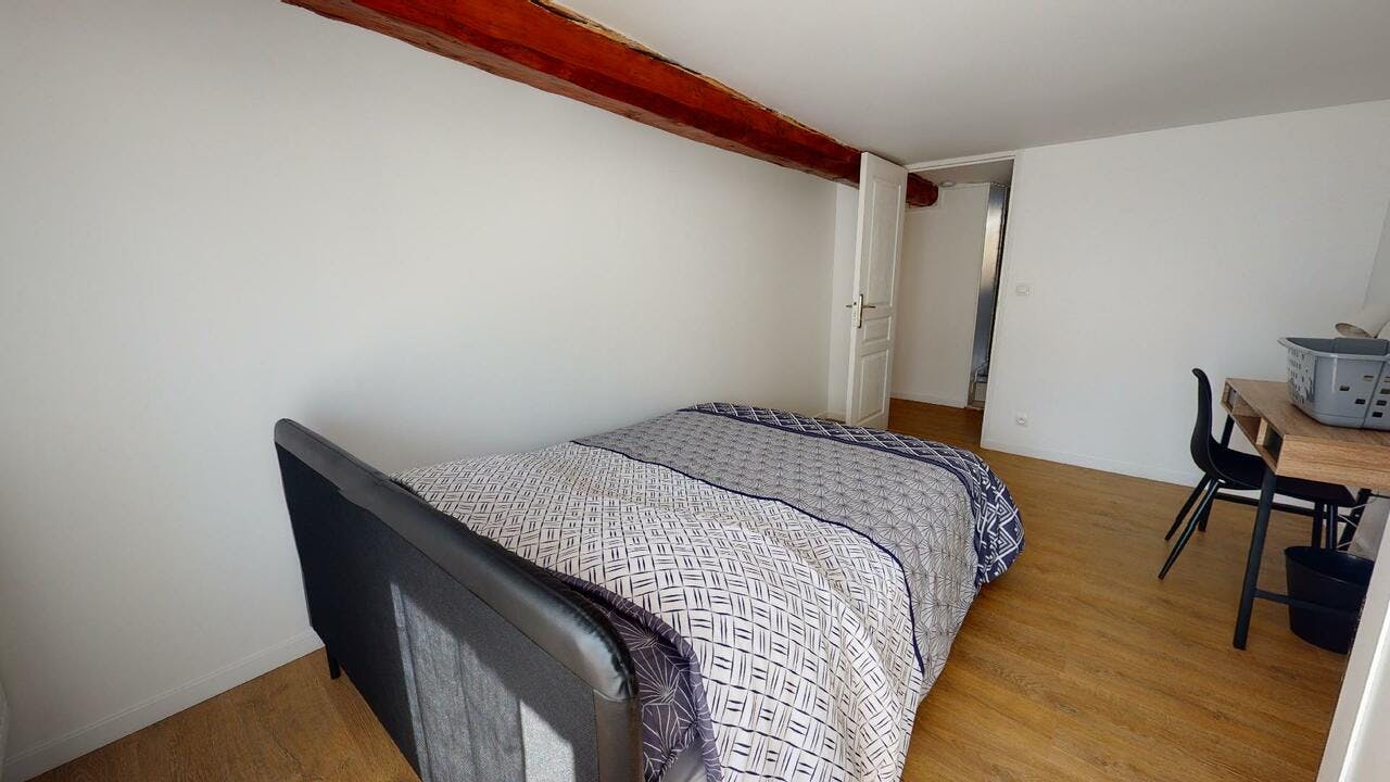 Private room for rent on Rue Claude Deverchère, Saint-Étienne - Vista 4