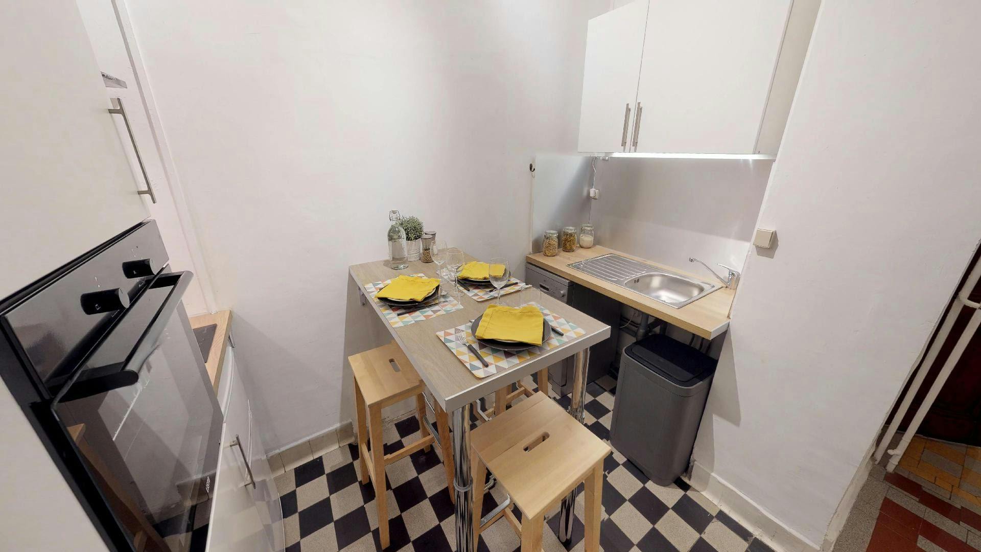 Private room for rent on Avenue Verguin, Lyon - Plus