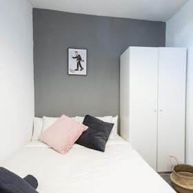 Private room for rent for €550 per month in Madrid, Calle de los Caños del Peral