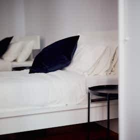 Shared room for rent for €417 per month in Turin, Via Ormea