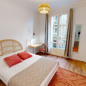 Private room for rent for €889 per month in Paris, Rue Chaligny
