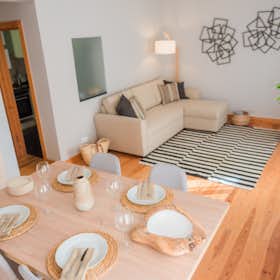 Apartment for rent for €2,879 per month in Lisbon, Rua do Sol ao Rato