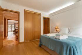 Appartement te huur voor € 2.635 per maand in Sesimbra, Rua Professor Dr. Fernandes Marques