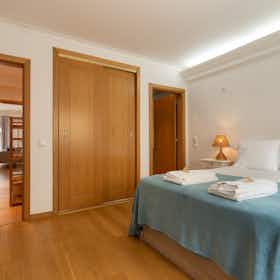 公寓 正在以 €2,679 的月租出租，其位于 Sesimbra, Rua Professor Dr. Fernandes Marques
