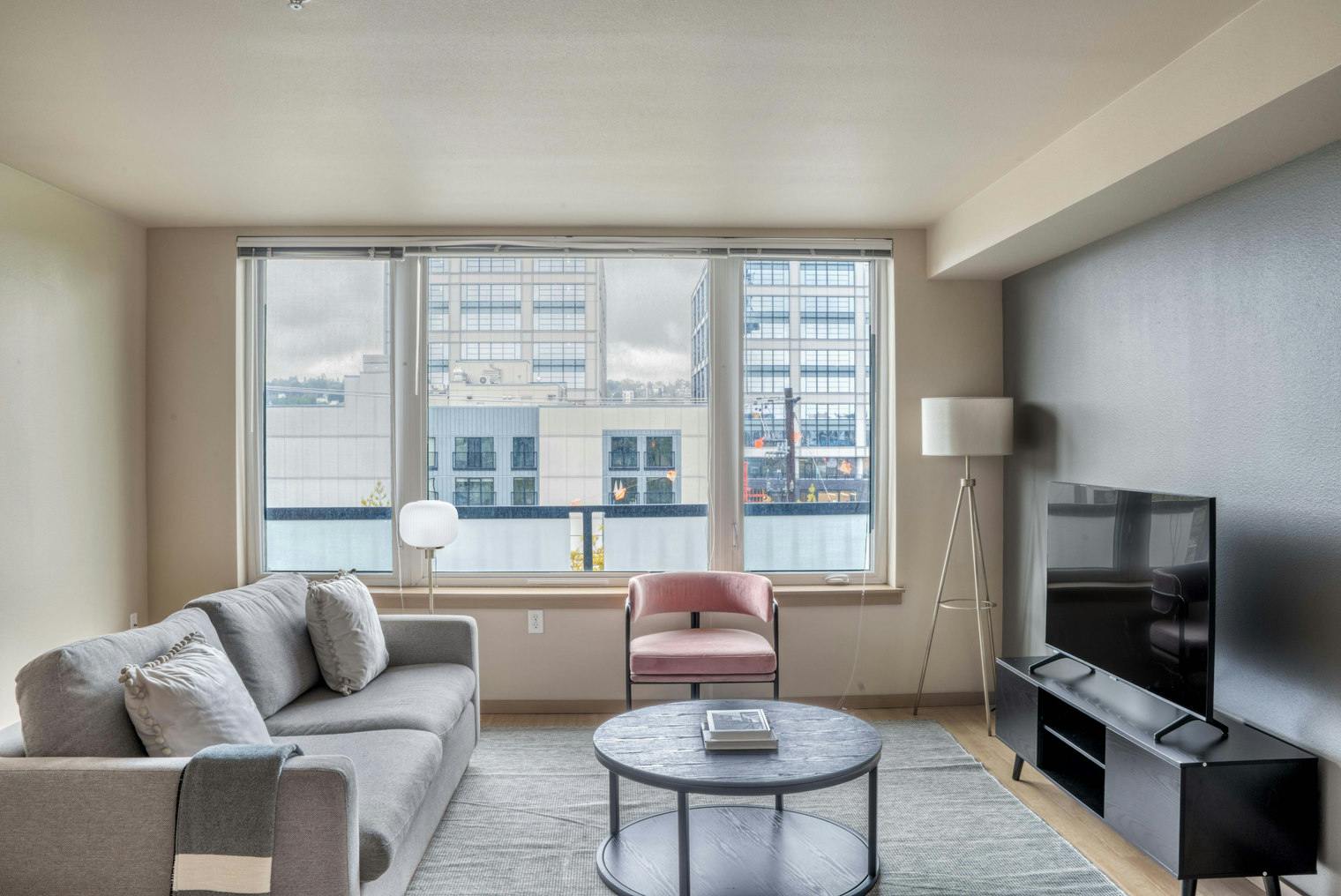 Appartamento in affitto a $4,927 al mese a Seattle, 6th Avenue North