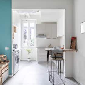 Lägenhet att hyra för 1 343 € i månaden i Como, Via Indipendenza