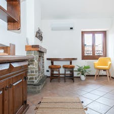 Apartment for rent for €1,257 per month in Como, Via Filippo Juvarra