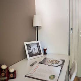 Private room for rent for €665 per month in Milan, Via Edoardo Bassini