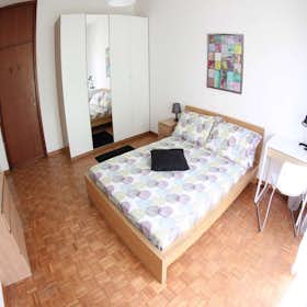 Private room for rent for €790 per month in Milan, Via dei Ciclamini