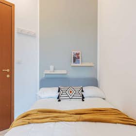 Private room for rent for €500 per month in Turin, Strada del Fortino
