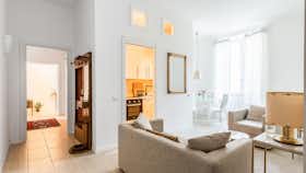 Appartement te huur voor € 2.170 per maand in Como, Via Ettore Rota