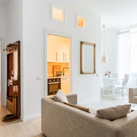 Appartement te huur voor € 2.100 per maand in Como, Via Ettore Rota