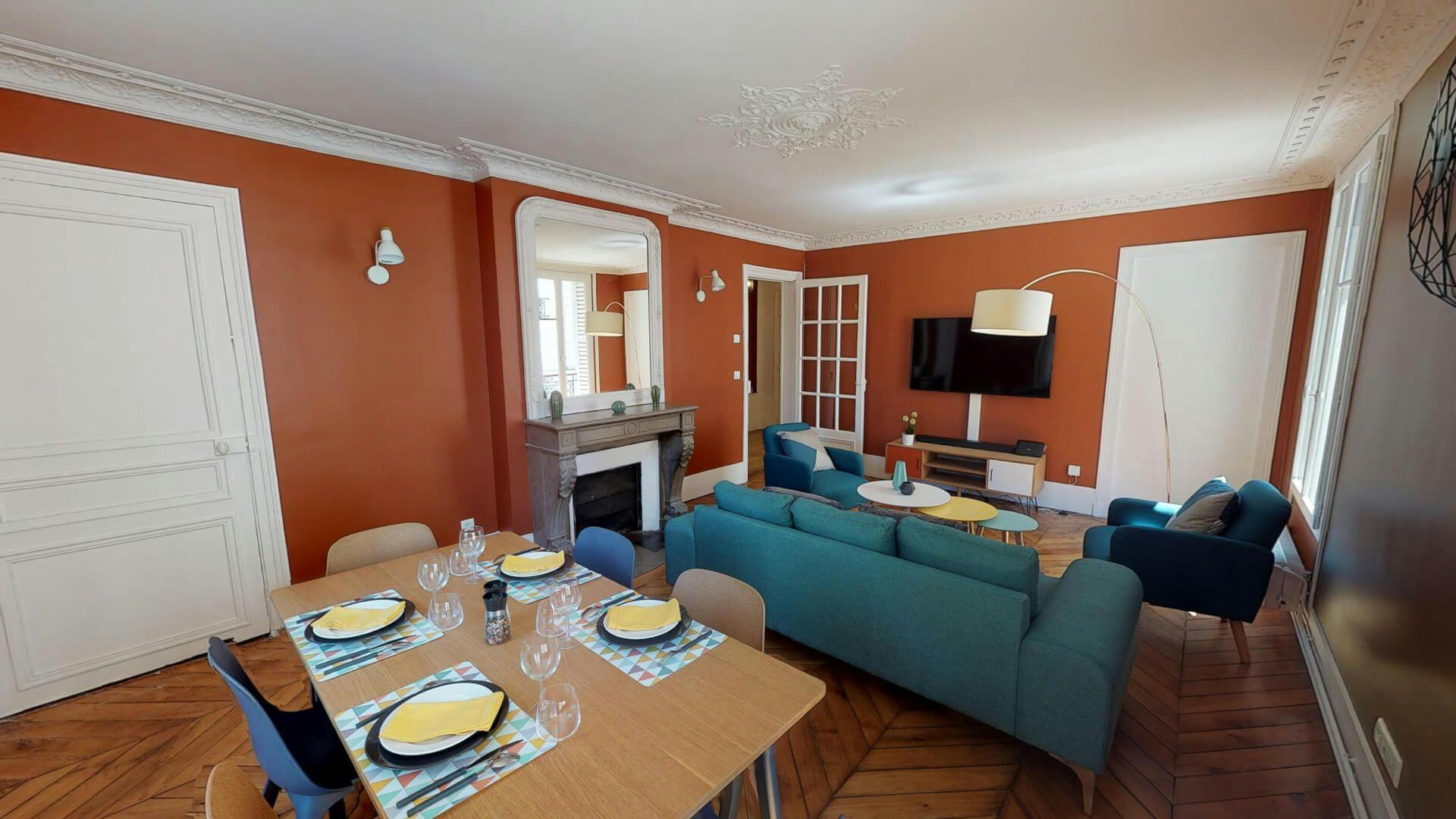 Private room for rent on Rue Washington, Paris - Plus