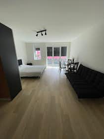 Studio for rent for €2,800 per month in Essen, Friedrich-Ebert-Straße