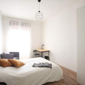私人房间 正在以 €570 的月租出租，其位于 Modena, Via Giuseppe Soli