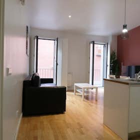 Apartment for rent for €1,400 per month in Madrid, Calle de la Pasa