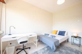 Private room for rent for €600 per month in Lisbon, Rua de Dona Estefânia