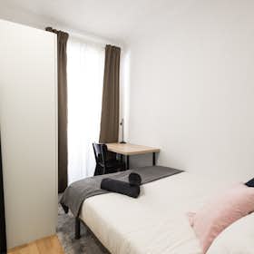 Private room for rent for €720 per month in Madrid, Calle de Cedaceros
