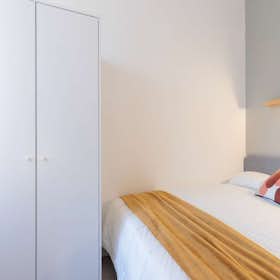 Private room for rent for €545 per month in Turin, Piazza Giosuè Carducci