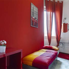 Private room for rent for €700 per month in Milan, Via Salvatore Barzilai