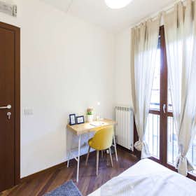 Private room for rent for €850 per month in Milan, Via San Martiniano