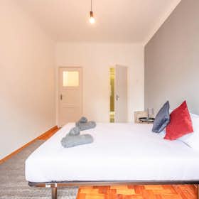 Private room for rent for €625 per month in Lisbon, Alameda das Linhas de Torres