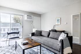 Apartamento en alquiler por $3,695 al mes en Los Angeles, N Poinsettia Pl