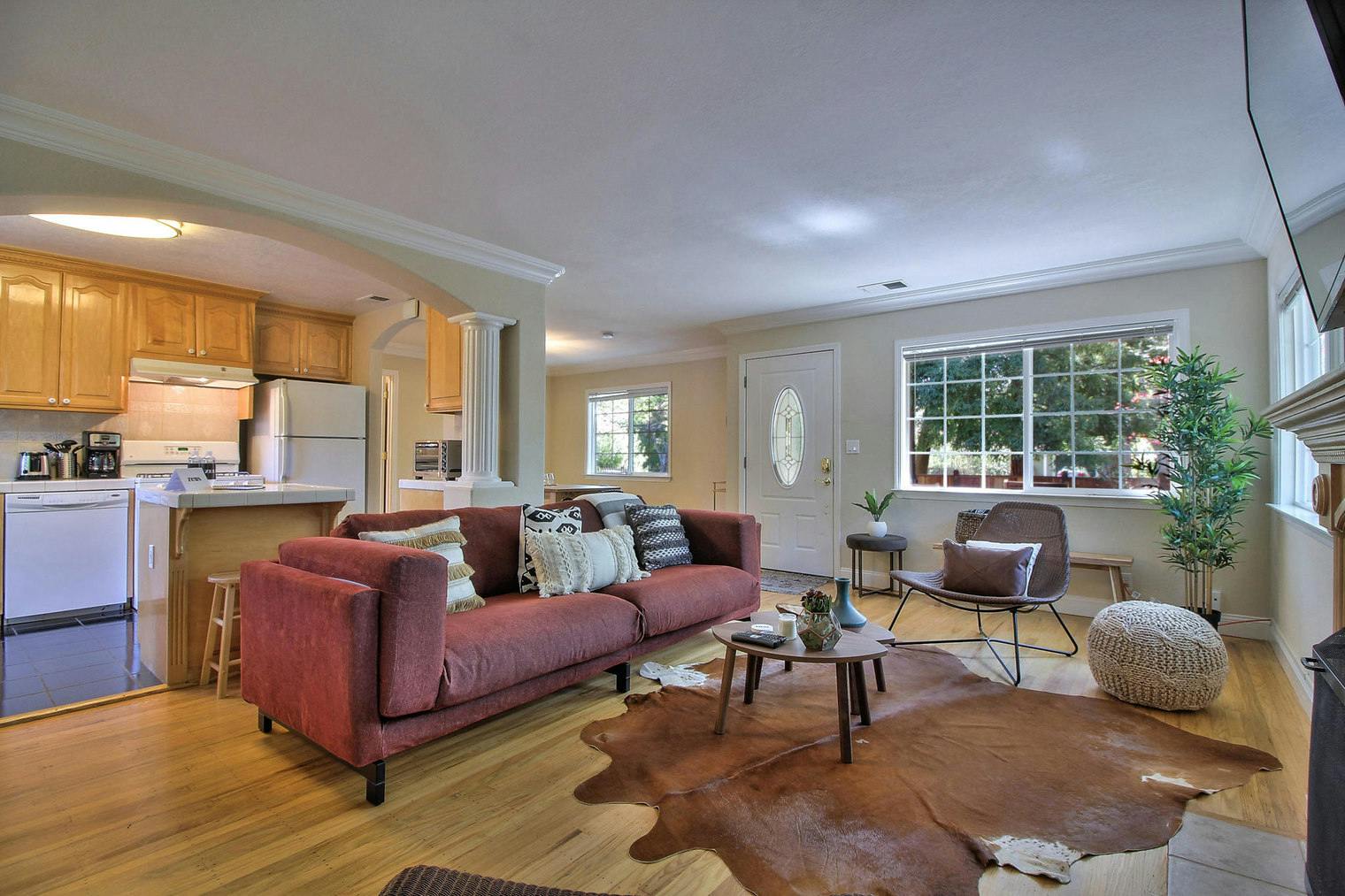 Casa en alquiler por $6,386 al mes en Menlo Park, Willow Road