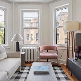 公寓 正在以 $3,445 的月租出租，其位于 Boston, Strathmore Rd