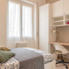 Private room for rent for €739 per month in Milan, Via Val Strona