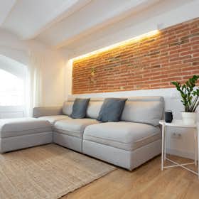 Apartment for rent for €1,595 per month in Barcelona, Carrer de Béjar