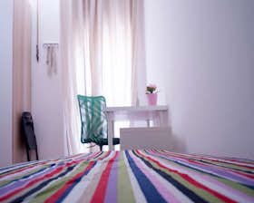 Private room for rent for €795 per month in Bologna, Galleria Guglielmo Marconi