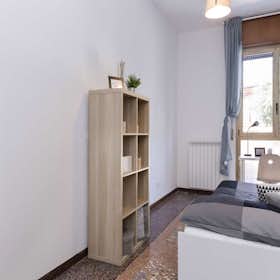Private room for rent for €730 per month in Bologna, Viale Giovanni Vicini