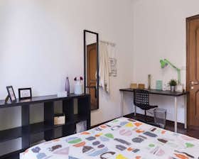 Private room for rent for €795 per month in Bologna, Viale Giovanni Vicini