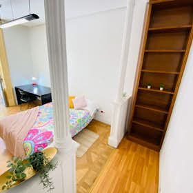 Private room for rent for €650 per month in Madrid, Calle de Concepción Jerónima