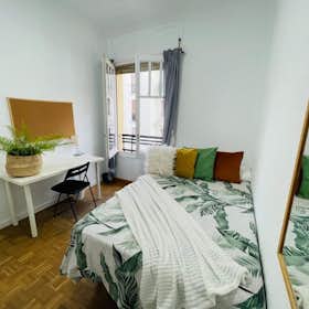 Private room for rent for €675 per month in Madrid, Calle de Ferraz