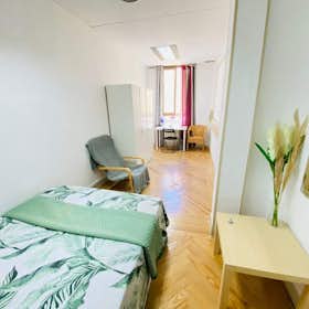 Private room for rent for €649 per month in Madrid, Calle de Alberto Aguilera