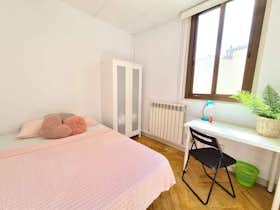 Private room for rent for €600 per month in Madrid, Calle de Alberto Aguilera