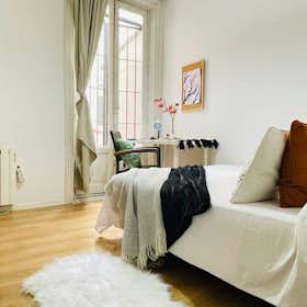 Private room for rent for €615 per month in Madrid, Calle de Toledo