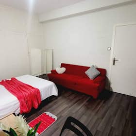 Private room for rent for €699 per month in Madrid, Calle Moratín