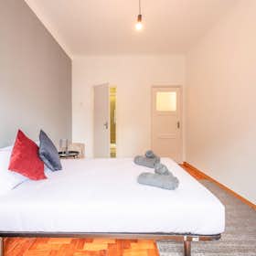 Private room for rent for €575 per month in Lisbon, Alameda das Linhas de Torres