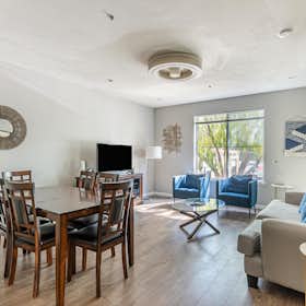 公寓 正在以 $3,900 的月租出租，其位于 Sunnyvale, E El Camino Real