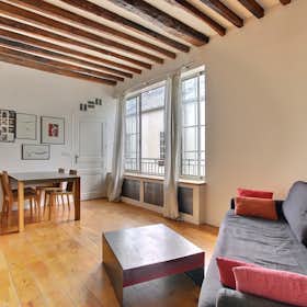 Apartment for rent for €2,189 per month in Paris, Rue du Faubourg Saint-Antoine