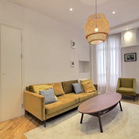 Apartment for rent for €3,074 per month in Paris, Rue Léon Vaudoyer