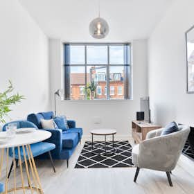 Apartment for rent for £2,020 per month in Birmingham, Cromer Road